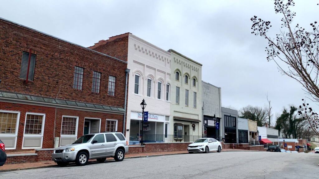 Many attorney's offices surround the Courthouse.